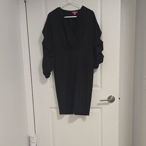 Éclà Black Dress with V-Neck